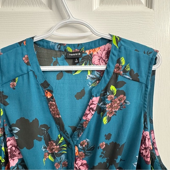 Torrid Teal Floral Women's Sleeveless Blouse - 2 - NWOT - Picture 2 of 8